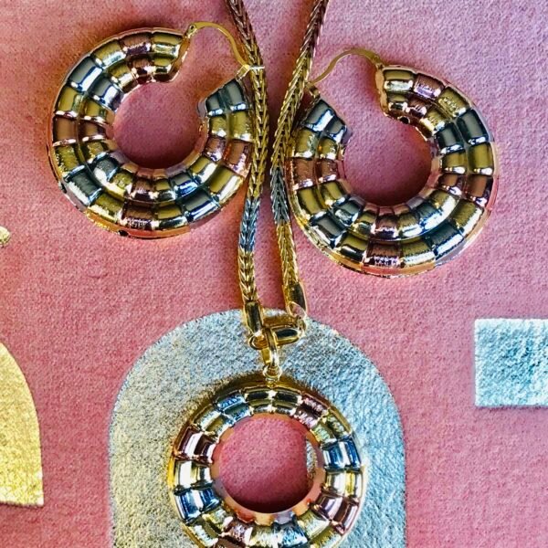 Earring With Necklace